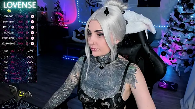 Snapshot of RachelQueen_ chatting on 01/07/25, 05:20 RachelQueen  online show from 01/07/25, 05:20
