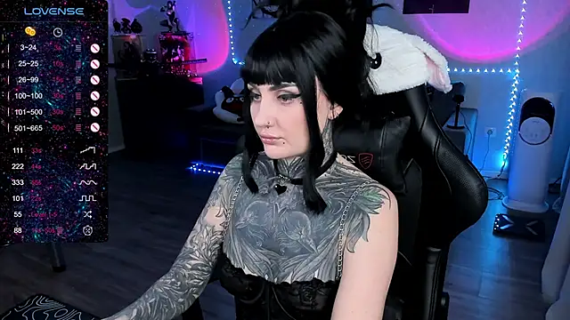 Snapshot of RachelQueen_ chatting on 03/10/25, 11:21 RachelQueen  online show from 03/10/25, 11:21