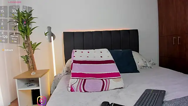 Snapshot of catimore chatting on 03/20/25, 02:42 catimore online show from 03/20/25, 02:42