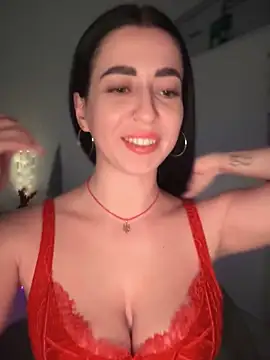 Snapshot of Emylia chatting on 12/11/24, 09:34 Emylia online show from 12/11/24, 09:34