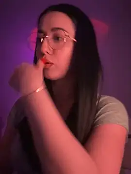 Snapshot of Emylia chatting on 02/24/25, 10:47 Emylia online show from 02/24/25, 10:47