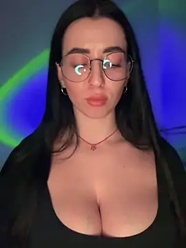 Snapshot of Emylia chatting on 11/30/25, 09:41 Emylia online show from 11/30/25, 09:41