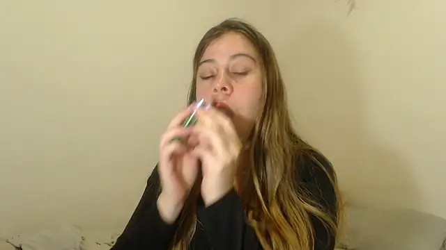 Snapshot of SweetSofty chatting on 01/03/25, 09:05 SweetSofty online show from 01/03/25, 09:05