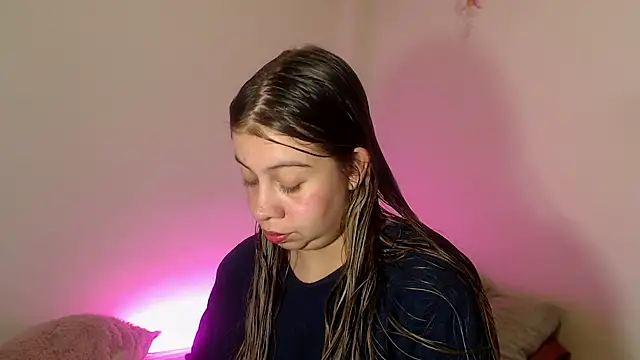 Snapshot of SweetSofty chatting on 01/12/25, 10:43 SweetSofty online show from 01/12/25, 10:43