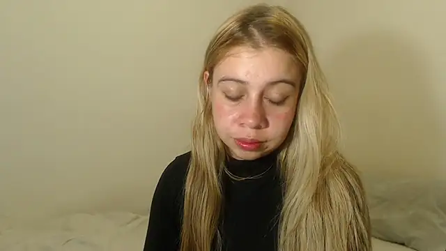 Snapshot of SweetSofty chatting on 03/15/25, 10:00 SweetSofty online show from 03/15/25, 10:00