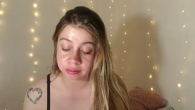 Snapshot of SweetSofty chatting on 09/24/25, 09:51 SweetSofty online show from 09/24/25, 09:51