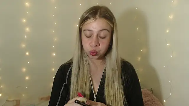 Snapshot of SweetSofty chatting on 09/28/25, 02:39 SweetSofty online show from 09/28/25, 02:39