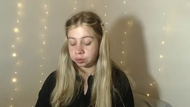 Snapshot of SweetSofty chatting on 09/30/25, 09:53 SweetSofty online show from 09/30/25, 09:53