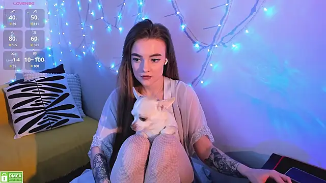 Snapshot of xwiuiwx chatting on 02/13/25, 10:22 xwiuiwx online show from 02/13/25, 10:22