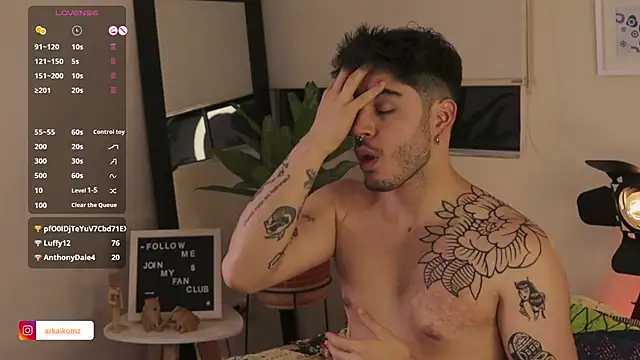 Snapshot of Arkaikomz chatting on 02/14/25, 01:34 Arkaikomz online show from 02/14/25, 01:34