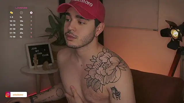 Snapshot of Arkaikomz chatting on 03/22/25, 03:30 Arkaikomz online show from 03/22/25, 03:30