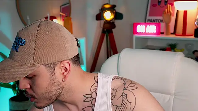 Snapshot of Arkaikomz chatting on 10/13/25, 11:49 Arkaikomz online show from 10/13/25, 11:49