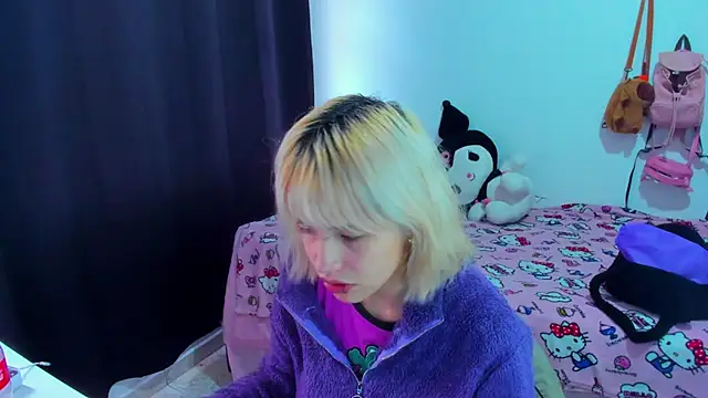 Snapshot of Akane-Mou chatting on 04/22/26, 08:21 Akane-Mou online show from 04/22/26, 08:21