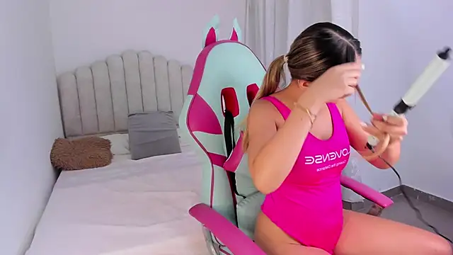 sofia henaok online show from 01/30/25, 04:06