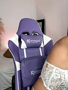 sofia henaok online show from 12/15/25, 08:13