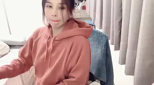 tw yaya online show from 12/14/24, 03:29