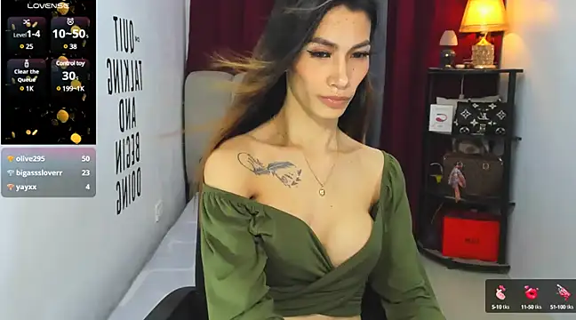 Snapshot of Trixie_Mattel21 chatting on 03/19/25, 02:16 Trixie Mattel21 online show from 03/19/25, 02:16