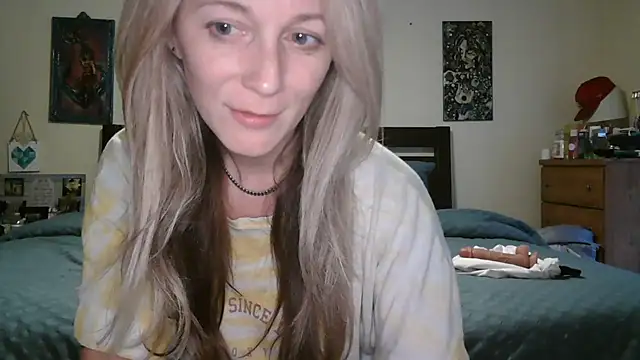 Snapshot of Heyitsmee33 chatting on 06/03/26, 10:40 Heyitsmee33 online show from 06/03/26, 10:40