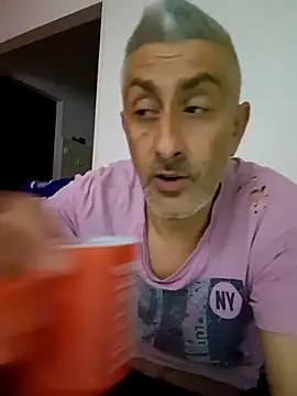 Snapshot of cuci45 chatting on 04/05/26, 10:51 cuci45 online show from 04/05/26, 10:51