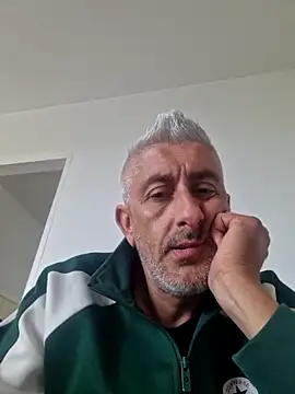 Snapshot of cuci45 chatting on 04/10/26, 12:43 cuci45 online show from 04/10/26, 12:43