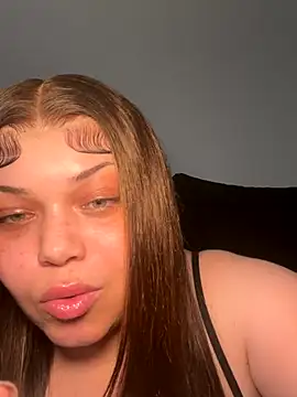 Snapshot of JuicyJasmineee chatting on 10/19/25, 04:35 JuicyJasmineee online show from 10/19/25, 04:35