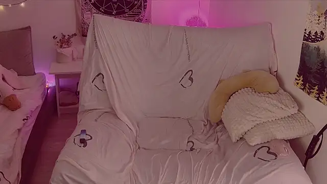 Snapshot of cutenessa chatting on 12/18/25, 07:03 cutenessa online show from 12/18/25, 07:03