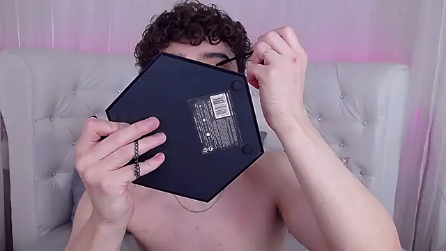 RobbyCharming online show from 11/30/25, 03:54