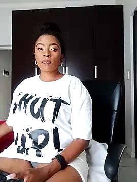 Snapshot of Lalakin90 chatting on 03/06/25, 02:18 Lalakin90 online show from 03/06/25, 02:18