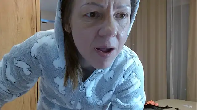 Snapshot of Popppka chatting on 01/31/25, 08:54 Popppka online show from 01/31/25, 08:54