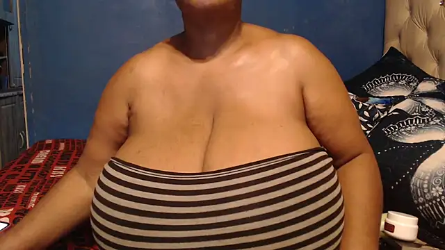 CUTEFIRMMELONSS online show from 03/04/26, 08:37