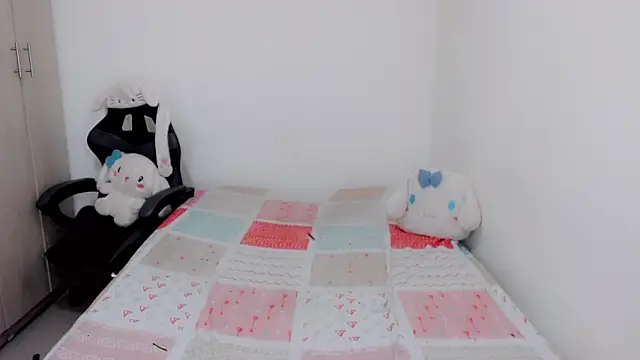 Snapshot of Youlittlepervertt_ chatting on 10/14/25, 04:13 Youlittlepervertt online show from 10/14/25, 04:13