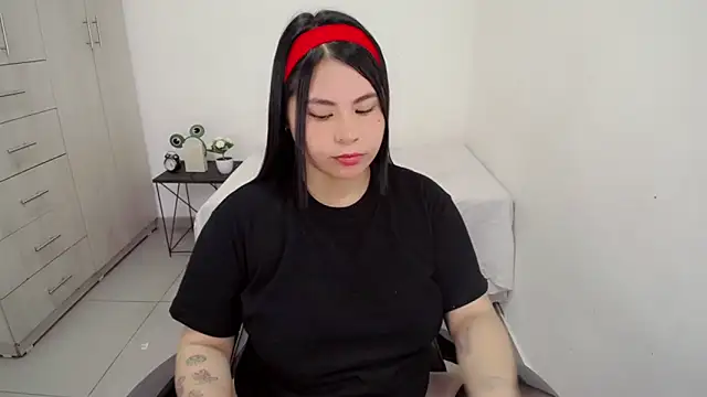 Snapshot of Youlittlepervertt_ chatting on 02/11/26, 06:35 Youlittlepervertt online show from 02/11/26, 06:35