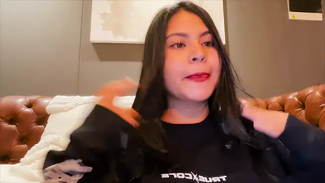 Snapshot of Youlittlepervertt_ chatting on 02/23/26, 02:31 Youlittlepervertt online show from 02/23/26, 02:31