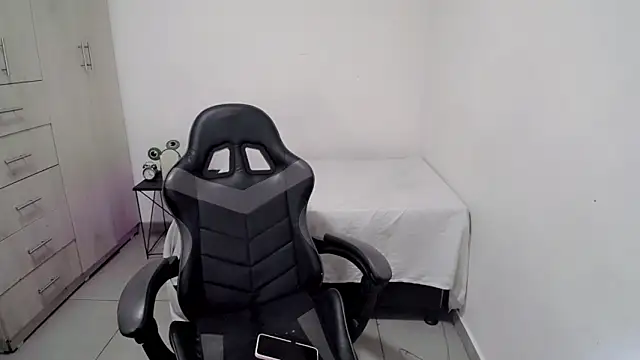 Snapshot of Youlittlepervertt_ chatting on 02/25/26, 11:25 Youlittlepervertt online show from 02/25/26, 11:25