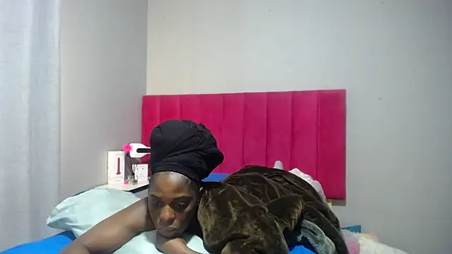 Shaniko89 online show from 12/05/25, 05:49