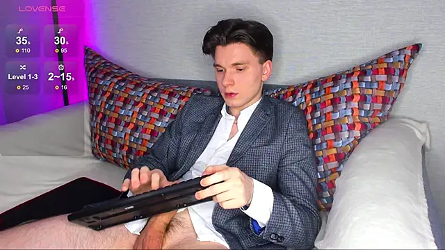 maxboy4 online show from 02/19/25, 12:03