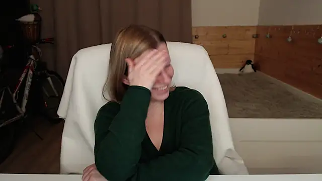 Snapshot of Exponent_5 chatting on 12/02/24, 08:44 Exponent 5 online show from 12/02/24, 08:44