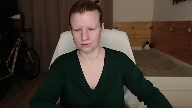 Snapshot of Exponent_5 chatting on 12/03/24, 12:02 Exponent 5 online show from 12/03/24, 12:02