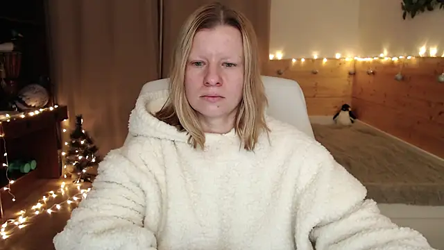 Snapshot of Exponent_5 chatting on 12/18/24, 11:08 Exponent 5 online show from 12/18/24, 11:08