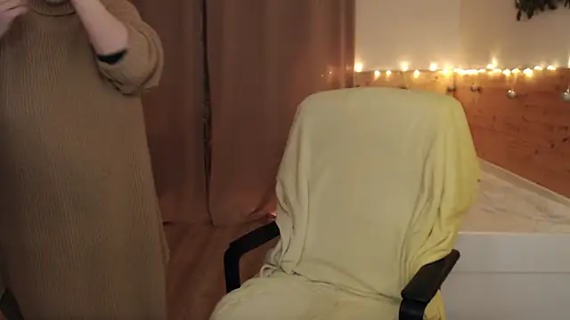 Snapshot of Exponent_5 chatting on 02/17/25, 12:10 Exponent 5 online show from 02/17/25, 12:10