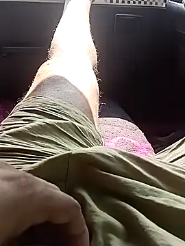 Snapshot of Driver-naru chatting on 12/21/24, 06:52 Driver-naru online show from 12/21/24, 06:52