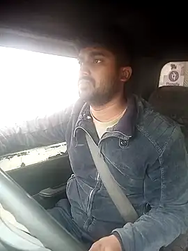 Snapshot of Driver-naru chatting on 01/23/25, 07:22 Driver-naru online show from 01/23/25, 07:22