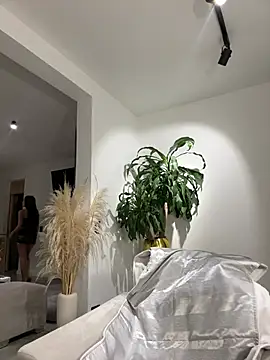 Snapshot of EllaSanz_ chatting on 12/21/24, 11:13 EllaSanz  online show from 12/21/24, 11:13