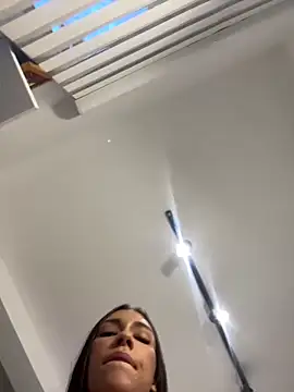 Snapshot of EllaSanz_ chatting on 01/08/25, 10:27 EllaSanz  online show from 01/08/25, 10:27