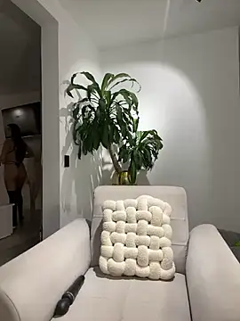 Snapshot of EllaSanz_ chatting on 01/14/25, 12:22 EllaSanz  online show from 01/14/25, 12:22