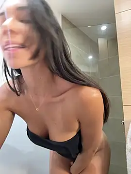 Snapshot of EllaSanz_ chatting on 02/23/25, 08:00 EllaSanz  online show from 02/23/25, 08:00