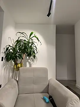 Snapshot of EllaSanz_ chatting on 03/04/25, 09:32 EllaSanz  online show from 03/04/25, 09:32