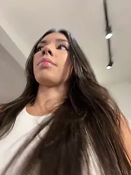 Snapshot of EllaSanz_ chatting on 03/11/25, 09:15 EllaSanz  online show from 03/11/25, 09:15