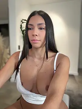 Snapshot of EllaSanz_ chatting on 10/10/25, 09:14 EllaSanz  online show from 10/10/25, 09:14