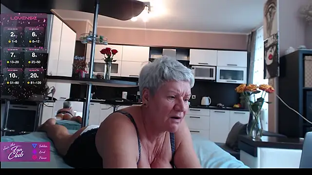 roxana brooks online show from 10/31/25, 08:37